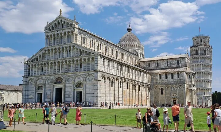 Pisa's Leaning Tower Climbing, Cathedral, Cemetery and Baptistery guided visit