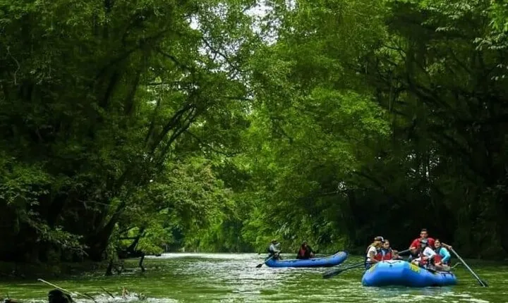 Safari Float Peñas Blancas River