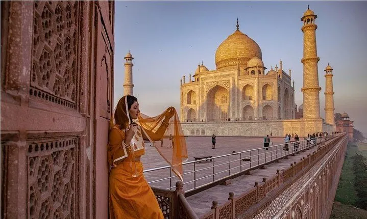 Private Trip : Sunrise Taj Mahal Tour by Car