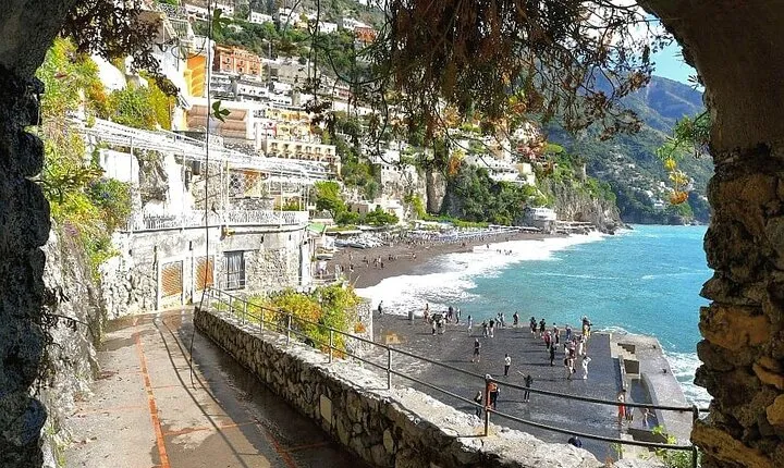 Amalfi Coast, Sorrento and Pompeii in One Day from Naples
