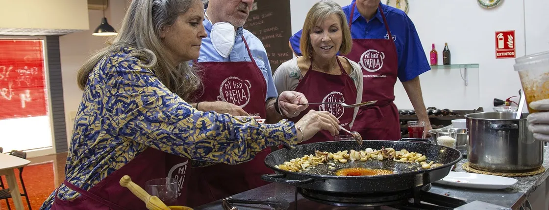 Seafood paella cooking class and Ruzafa market visit