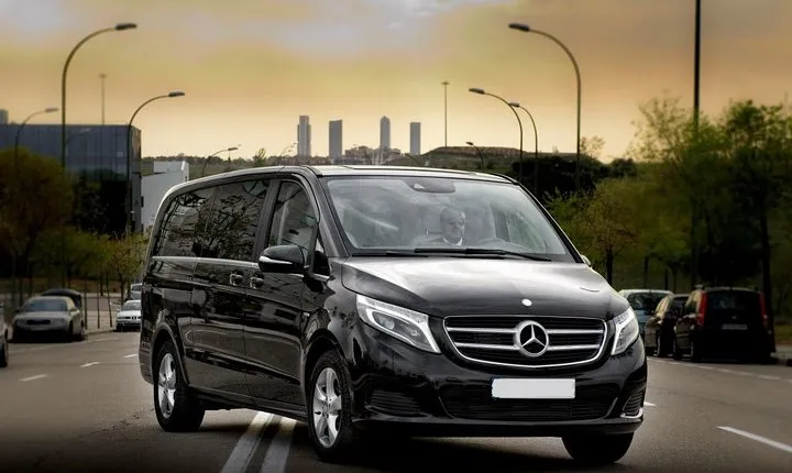 Private Luxury Van from London Luton Airport to Central London