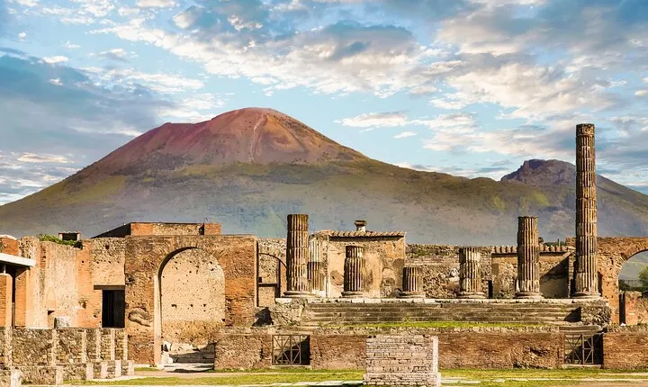 Pompeii and Mount Vesuvius Day Trip from Rome with Pizza Lunch
