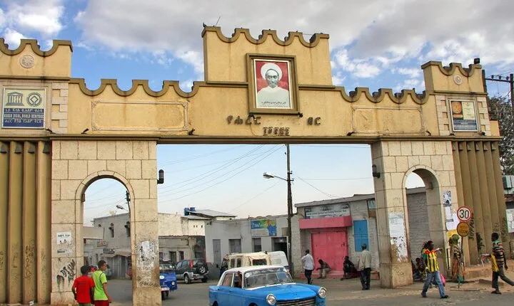 2 Days Tours To Harar Hyena Feeding & Walled City Tours 