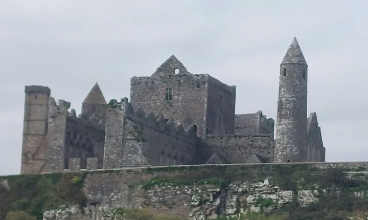 Rock of Cashel, Cahir & Blarney Castle Private Luxury Day Tour