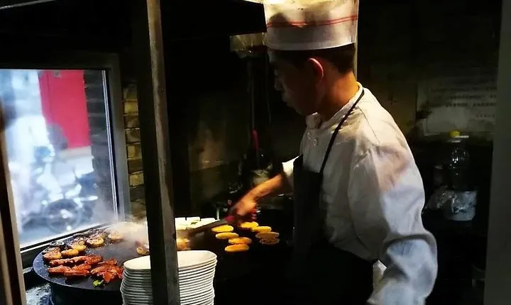 Authentic Old Beijing Hutong Food and Beer Private Tour