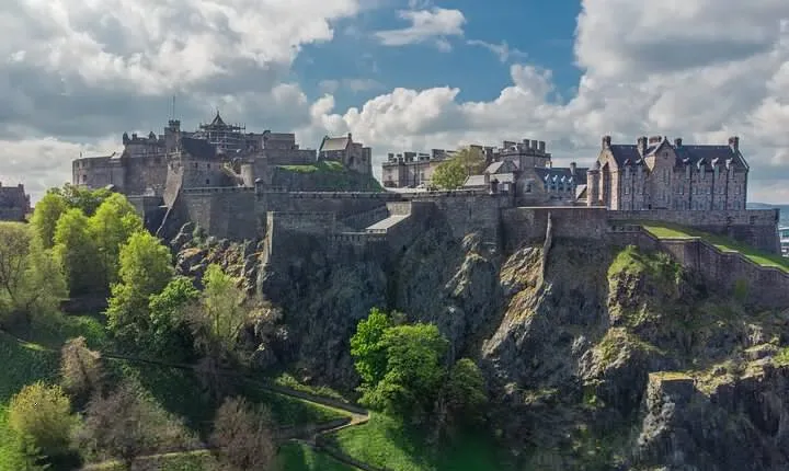 Edinburgh Castle: Guided Walking Tour with Entry Ticket