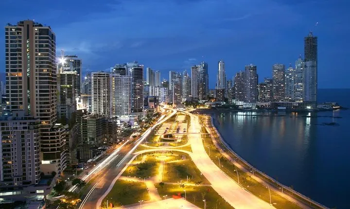 Half day of Panama city and canal tour: shared and private