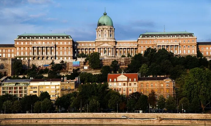 Historical and Cultural Self Guided Walking Tour in Budapest
