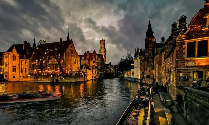Bruges Scavenger Hunt and Highlights Self Guided Tour
