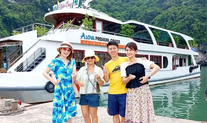 Alova Cruise - PREMIUM CRUISE IN HALONG BAY - Buffet Lunch Meal 