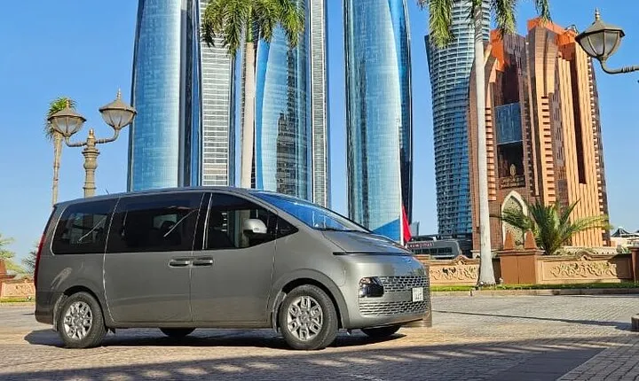Dubai or Abu Dhabi: Book a Private Chauffeur Service