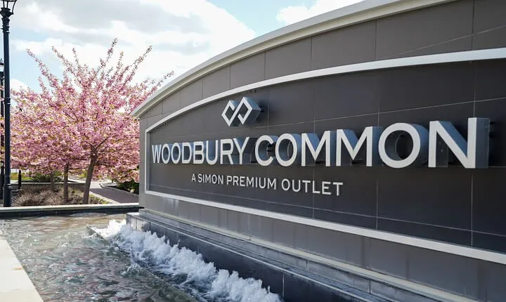 Woodbury Common Premium Outlets Shopping Tour from Midtown
