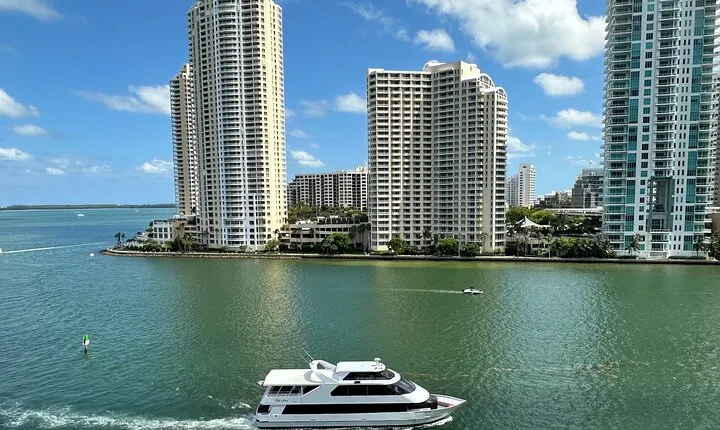 Miami Skyline 75 Minute Luxury Cruise of Millionaire's Homes 