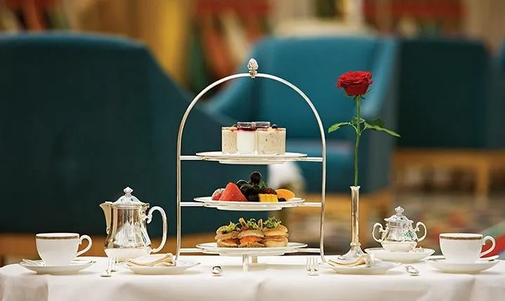 Afternoon Tea at Sahn Eddar in Burj al Arab with Transfers