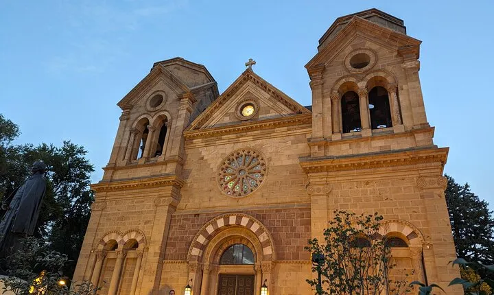 Santa Fe Scavenger Hunt Walking Tour and Game