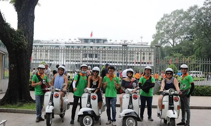 Saigon Vespa City Tour 2,5 hours
