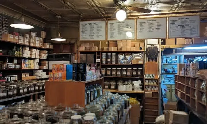 A Half Day Walk Between the Skyscraper Clusters of Manhattan