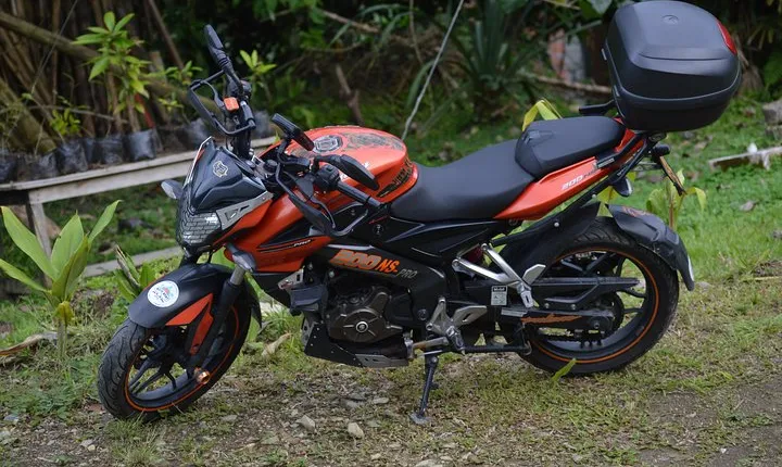 Motorcycle rental in Medellin with unlimited km