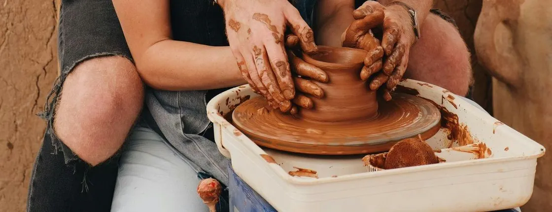 Pottery guided workshop in Marrakech with Moroccan tea