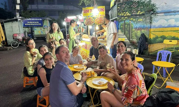  Ho Chi Minh City: Street Food Walking Tour with 12 Tastings