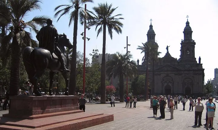 City Tour Santiago Walking + Typical Tastings + Teleférico and Funicular