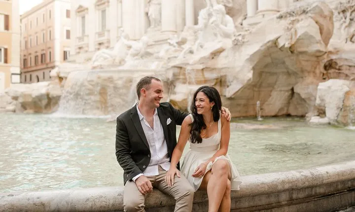 Sunny Photoshoot with a Local in the Heart of Rome