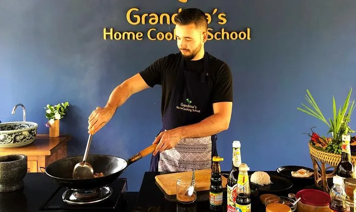 Evening Cooking Class in Traditional Pavilion with Beautiful Garden - Chiang Mai