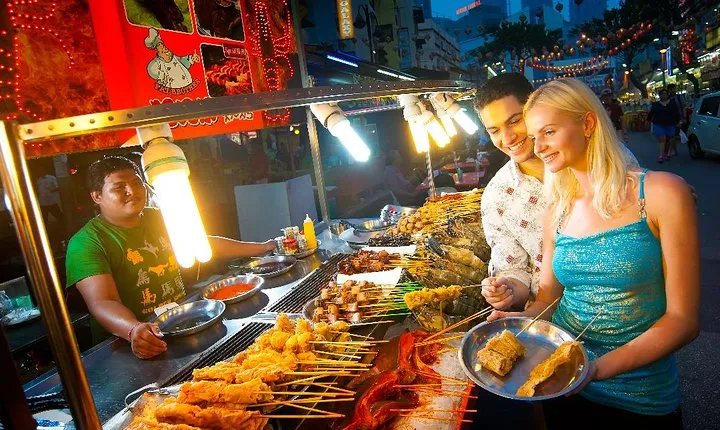 Private Tour : "Lepak-Lepak" at Local Night Market & Mamak Stall