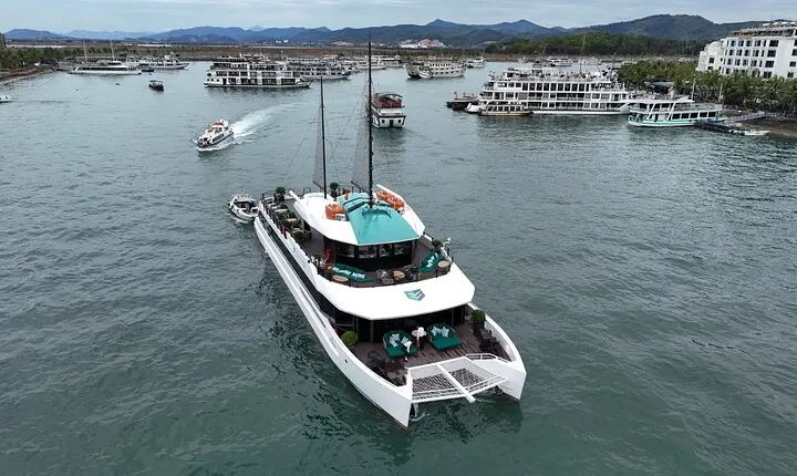 Catamaran Premium Cruise to Halong Bay & Lan Ha Bay in 1 Day Tour