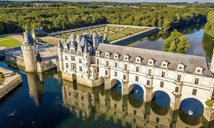 Private Day Trip to the Châteaux DE la Loire