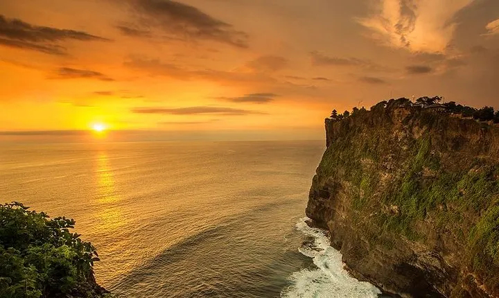 Private Tour Bali Beaches and Uluwatu Temple with Dinner