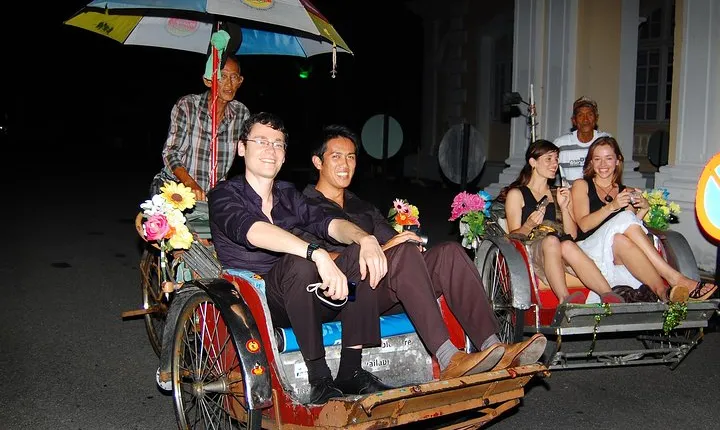 Private George Town by Night with Food Tasting and Trishaw Ride