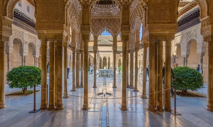 Granada Day Trip: Alhambra & Nazaries Palaces from Seville