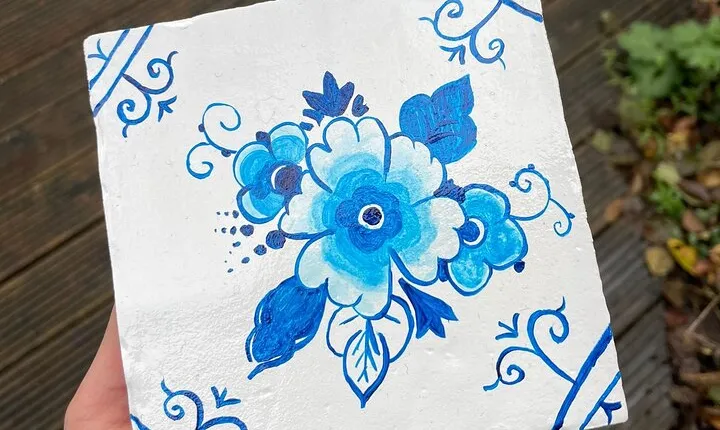 Private Souvenir Creation in Dutch Delft Blue from Netherlands