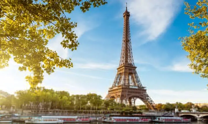 Paris Tour via Eurostar, with Seine Cruise and Travelcard