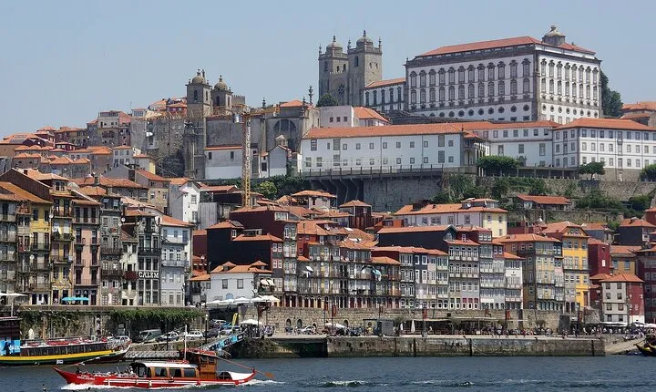 Private transfer from Sintra to Porto with 2 hours for sightseeing