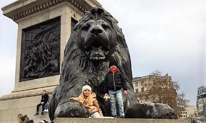 Mamma Mia! National Gallery and Westminster Walk w/ Private Kid-Friendly Guide