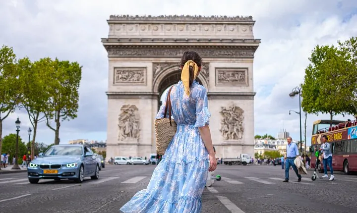 Arc de Triomphe and Champs Élysées Walking Tour