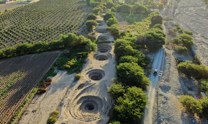 Tour of Cantalloc aqueducts and lines + Paredones ruins