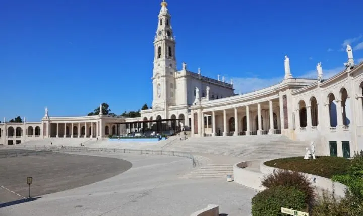 Fátima, Batalha, Nazaré & Óbidos | Private Day Tour with Tickets
