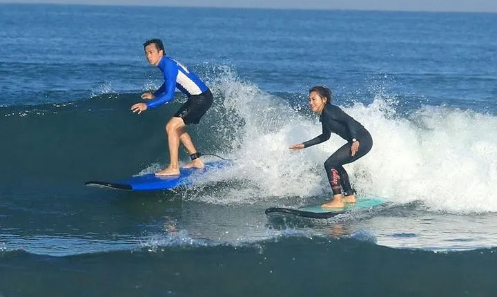 Fun Surf With Experienced Coaches On Kuta Beach with Us !