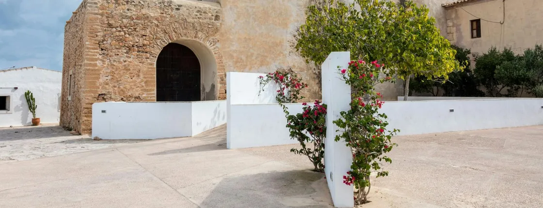 Full-day private guided tour of Formentera