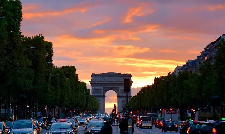 Admission to Arc de Triomphe and rooftop
