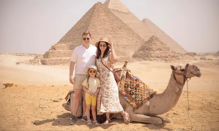 Private guided half Day tour to Pyramids Of Giza from Cairo