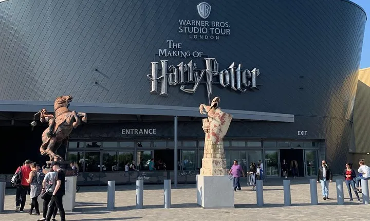 Harry Potter Warner Bros. Studios Private Round Trip Transportation Service