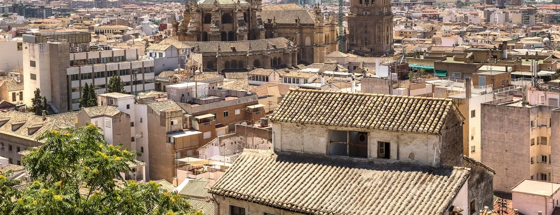 Historical Granada private tour with a local guide: from the Muslim to the Christian era