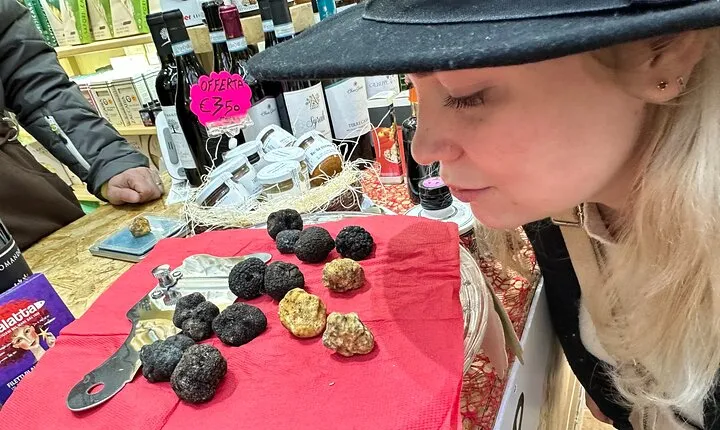 Wine Tasting and Food Tour at Vatican and Trionfale Farmers