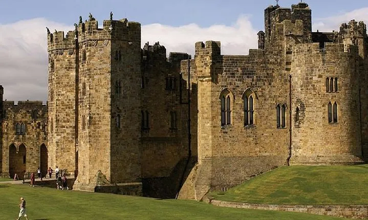 Harry Potter and English Castle Italian Tour Guide