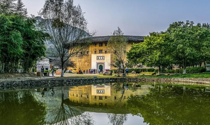 Private Day Tour To Hongkeng Earth Building from Xiamen Including Lunch